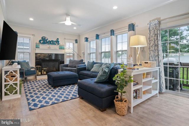 4 HARPOON DR, Barnegat, NJ 08005