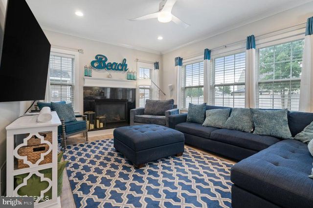 4 HARPOON DR, Barnegat, NJ 08005