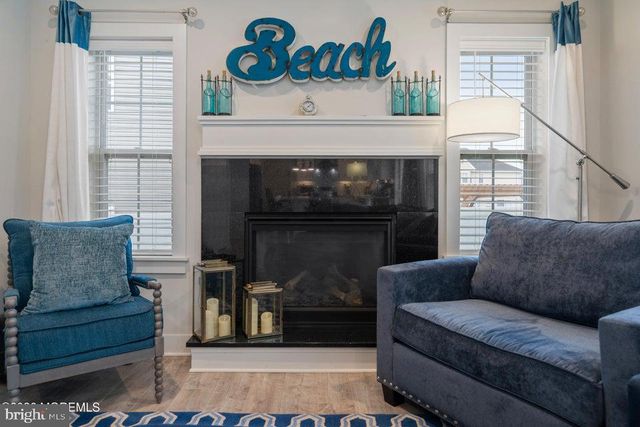 4 HARPOON DR, Barnegat, NJ 08005