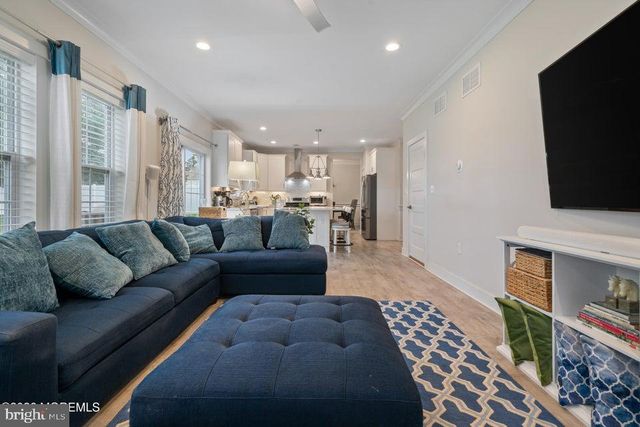 4 HARPOON DR, Barnegat, NJ 08005