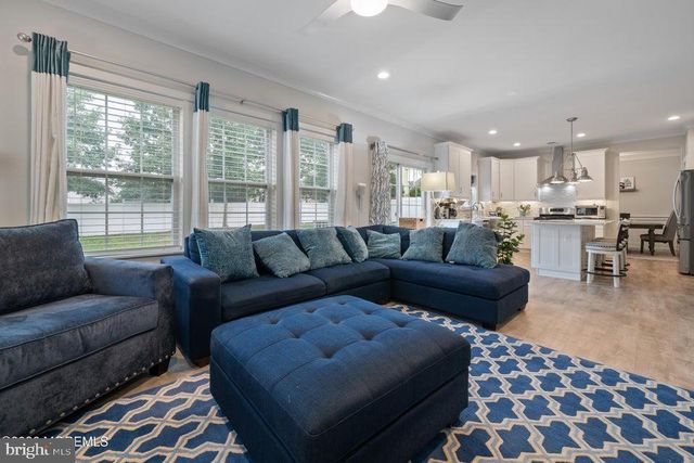 4 HARPOON DR, Barnegat, NJ 08005