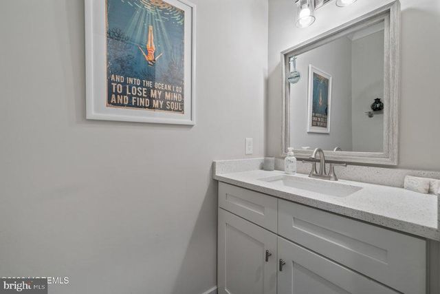 4 HARPOON DR, Barnegat, NJ 08005