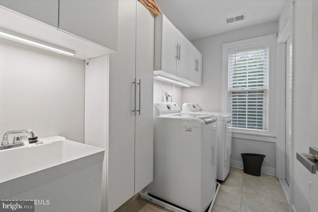 4 HARPOON DR, Barnegat, NJ 08005