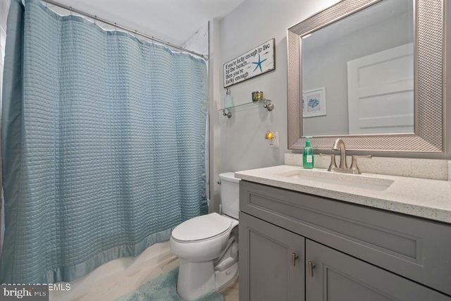 4 HARPOON DR, Barnegat, NJ 08005