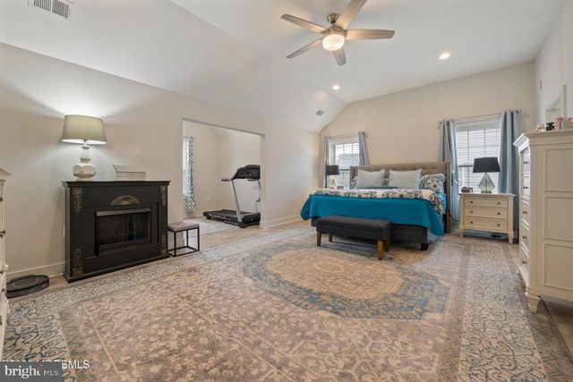 4 HARPOON DR, Barnegat, NJ 08005