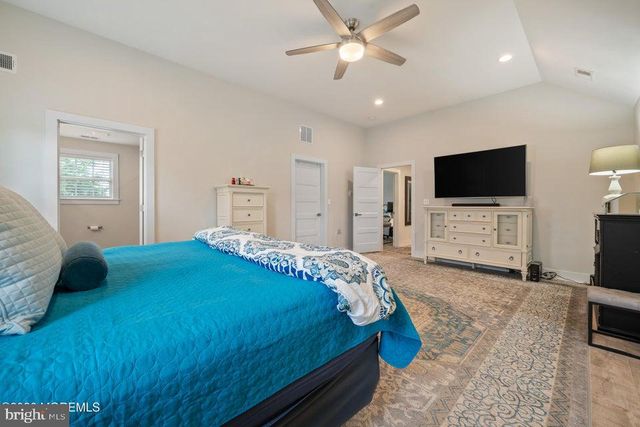4 HARPOON DR, Barnegat, NJ 08005