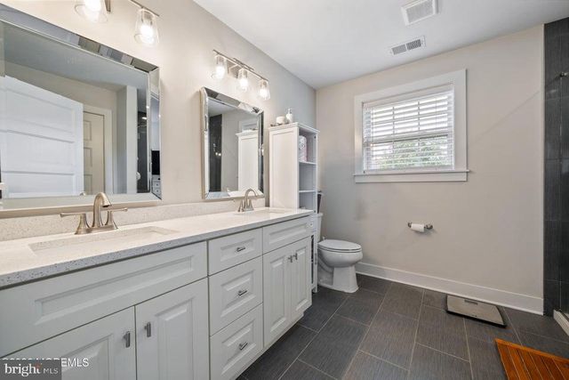 4 HARPOON DR, Barnegat, NJ 08005