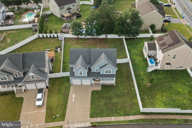 4 HARPOON DR, Barnegat, NJ 08005