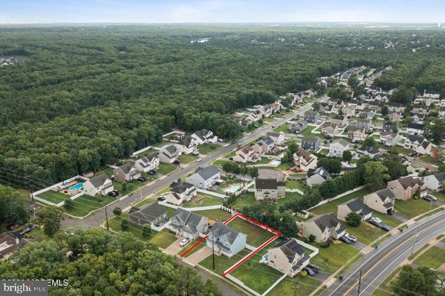 4 HARPOON DR, Barnegat, NJ 08005