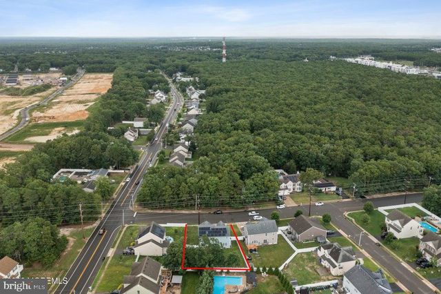 4 HARPOON DR, Barnegat, NJ 08005