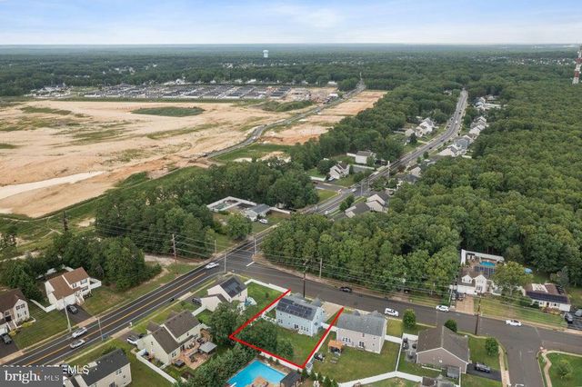 4 HARPOON DR, Barnegat, NJ 08005