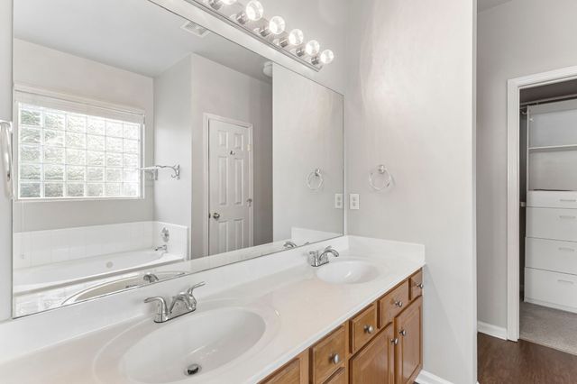 1961 Deep Woods Trl, Nashville, TN 37214
