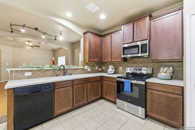 10510 Corvey Lane, Helotes, TX 78023