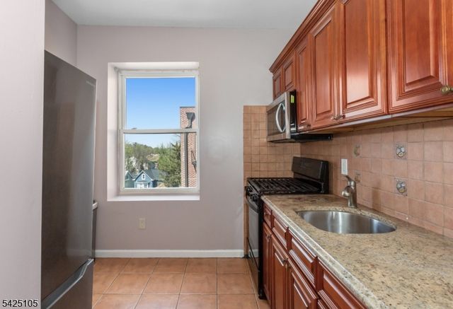 133 N Maple Ave 405, East Orange City, NJ 07017