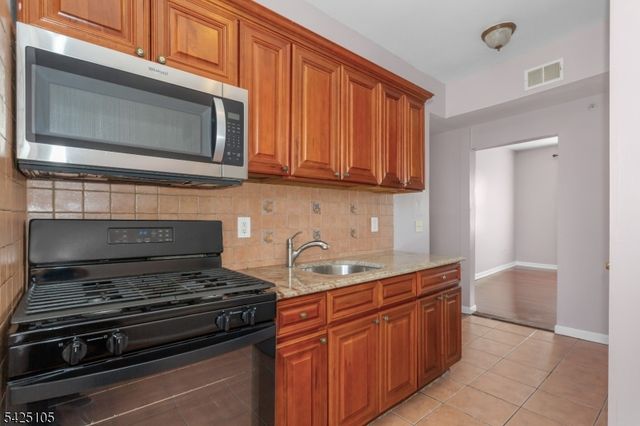 133 N Maple Ave 405, East Orange City, NJ 07017