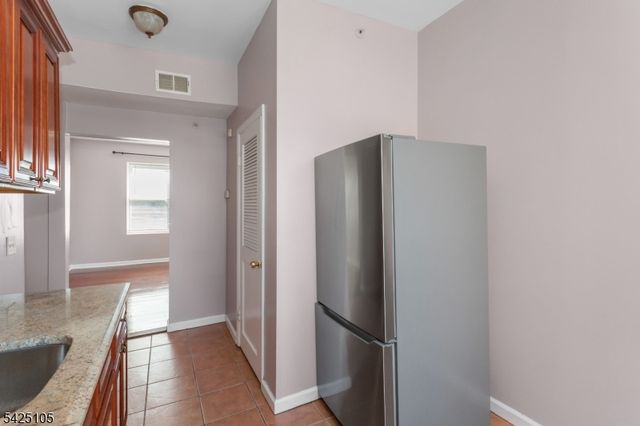 133 N Maple Ave 405, East Orange City, NJ 07017