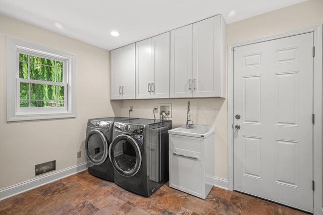 11912 N Lantern LANE, Mequon, WI 53092