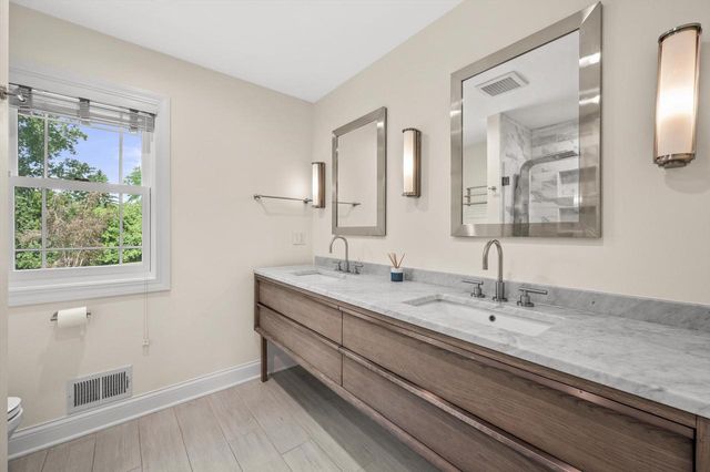 11912 N Lantern LANE, Mequon, WI 53092