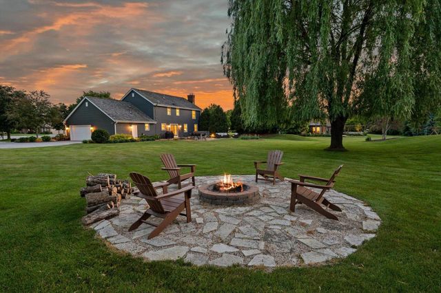 11912 N Lantern LANE, Mequon, WI 53092