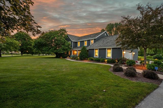 11912 N Lantern LANE, Mequon, WI 53092