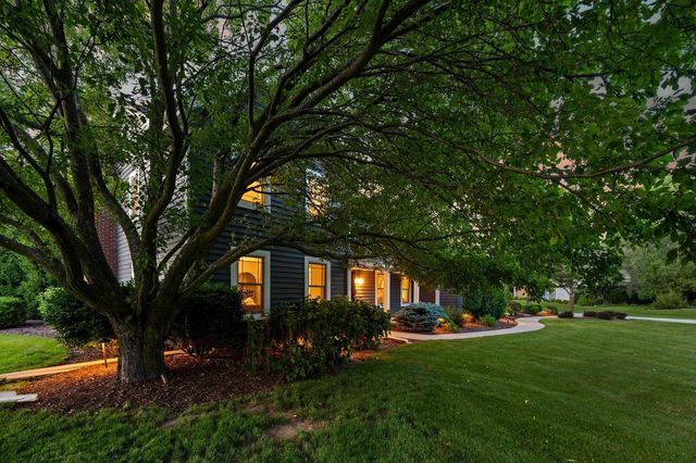 11912 N Lantern LANE, Mequon, WI 53092