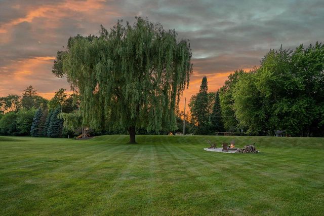 11912 N Lantern LANE, Mequon, WI 53092