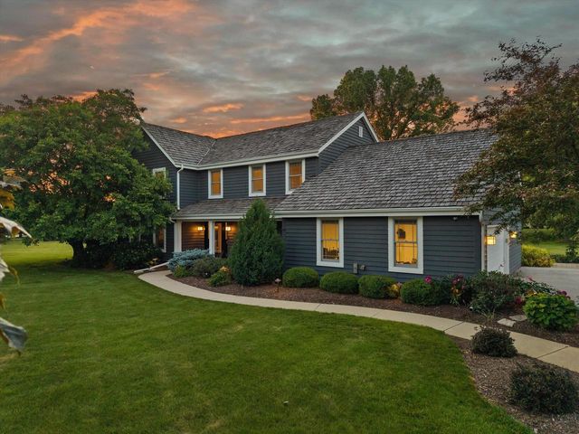 11912 N Lantern LANE, Mequon, WI 53092