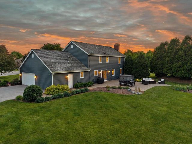 11912 N Lantern LANE, Mequon, WI 53092