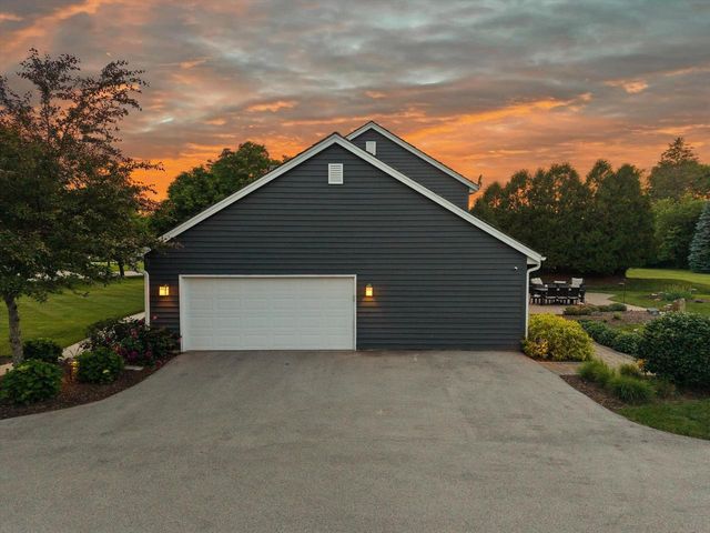 11912 N Lantern LANE, Mequon, WI 53092