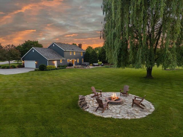 11912 N Lantern LANE, Mequon, WI 53092
