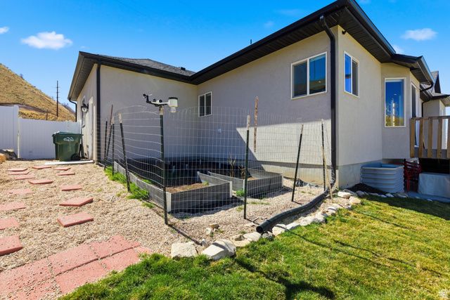865 S SETTLEMENT CANYON RD, Tooele, UT 84074