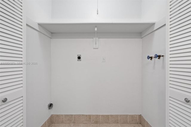 8134 SW 83rd St, Miami, FL 33143