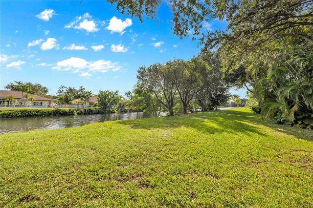 8134 SW 83rd St, Miami, FL 33143