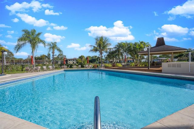 8134 SW 83rd St, Miami, FL 33143