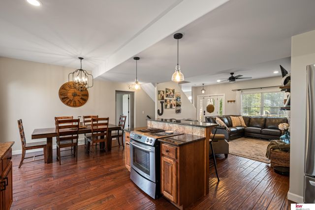 1917 Beaver Lake Boulevard, Plattsmouth, NE 68048