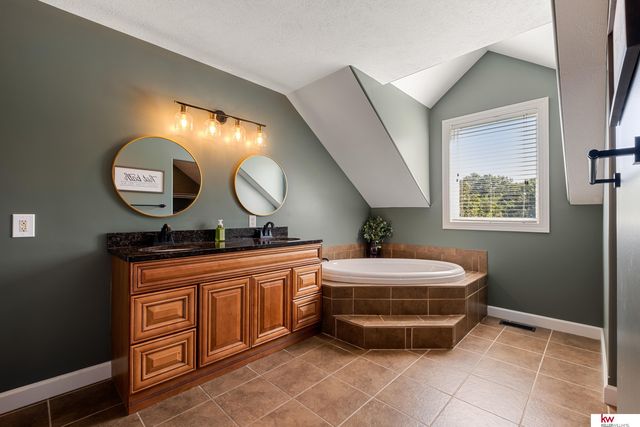 1917 Beaver Lake Boulevard, Plattsmouth, NE 68048