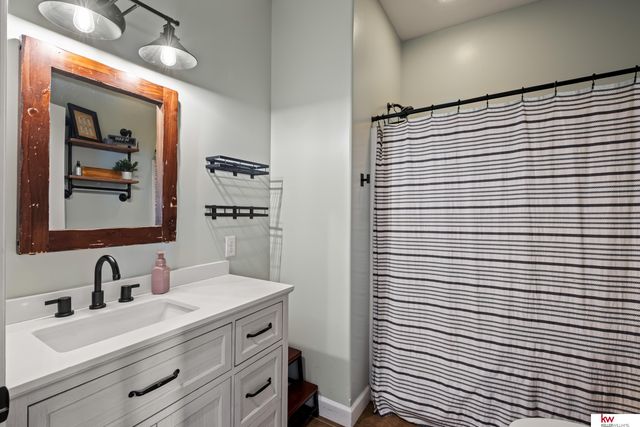 1917 Beaver Lake Boulevard, Plattsmouth, NE 68048