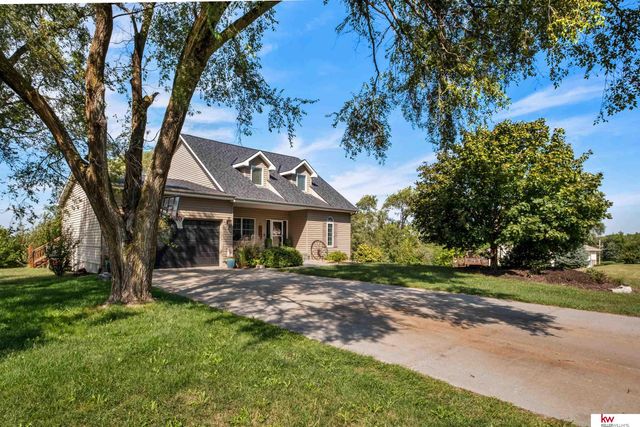 1917 Beaver Lake Boulevard, Plattsmouth, NE 68048