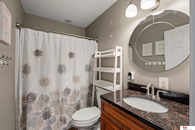 1917 Beaver Lake Boulevard, Plattsmouth, NE 68048