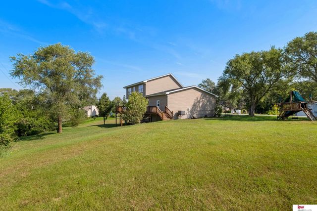 1917 Beaver Lake Boulevard, Plattsmouth, NE 68048