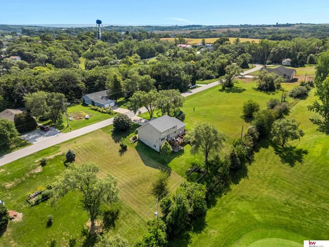 1917 Beaver Lake Boulevard, Plattsmouth, NE 68048