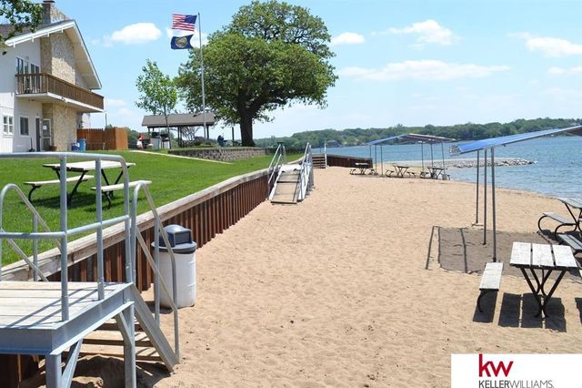 1917 Beaver Lake Boulevard, Plattsmouth, NE 68048