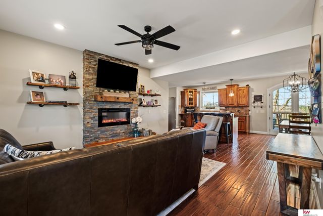 1917 Beaver Lake Boulevard, Plattsmouth, NE 68048