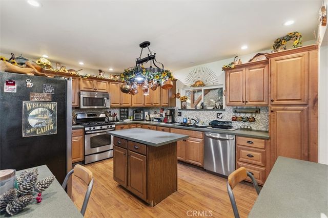 1040 Jungfrau, Crestline, CA 92325