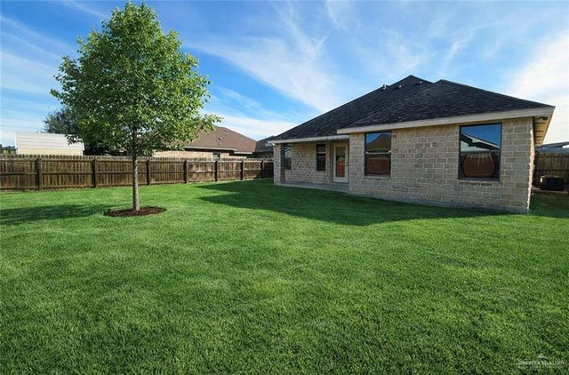 1004 W F Street, Mission, TX 78572