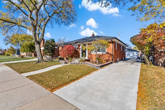 22417 Carolina Street, St. Clair Shores, MI 48080