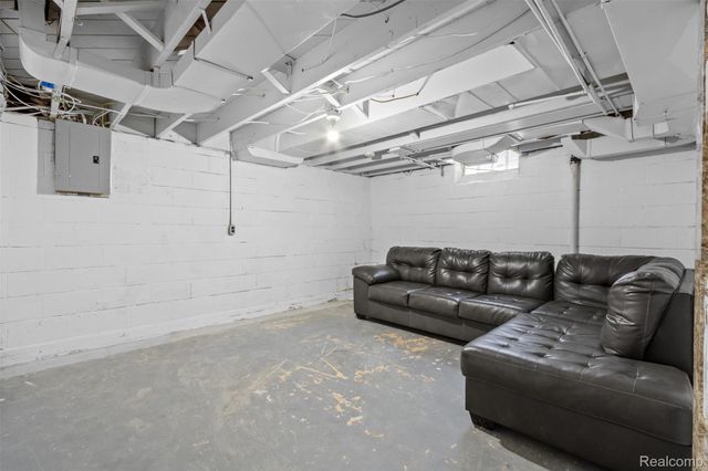 22417 Carolina Street, St. Clair Shores, MI 48080