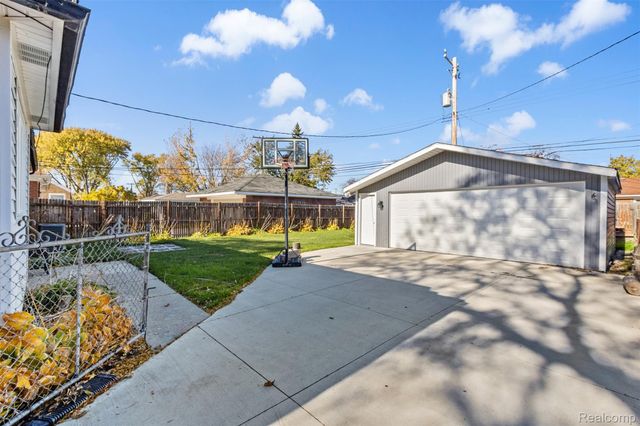 22417 Carolina Street, St. Clair Shores, MI 48080