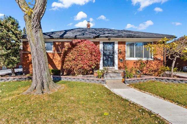 22417 Carolina Street, St. Clair Shores, MI 48080