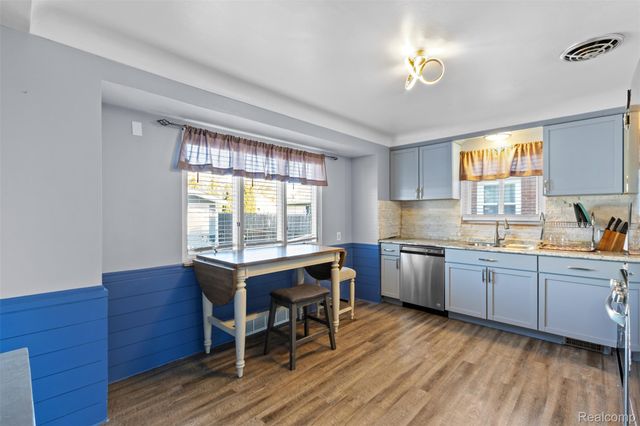 22417 Carolina Street, St. Clair Shores, MI 48080